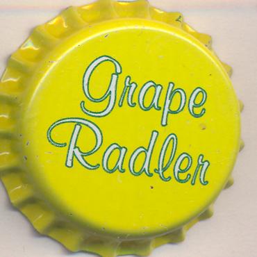 Beer cap Nr.12366: Grape Radler produced by Privatbrauerei Hoepfner/Karlsruhe