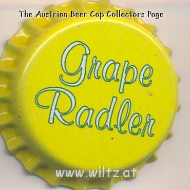 Beer cap Nr.12366: Grape Radler produced by Privatbrauerei Hoepfner/Karlsruhe